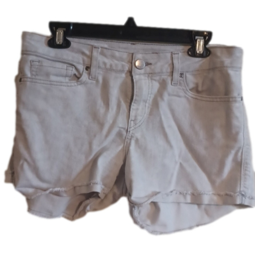 Gap roll up shorts, size 29/8. Light wash. Supercute for Spring break!